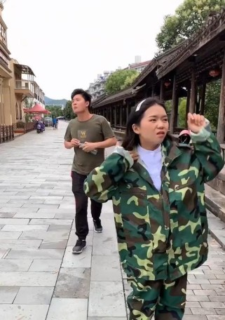 《环卫阿姨游戏攻略》（打造最强环卫阿姨，闯荡城市街头！）
